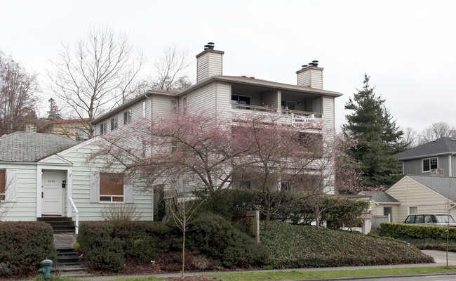 Sound Breeze Apartments in Seattle, WA - Building Photo - Building Photo