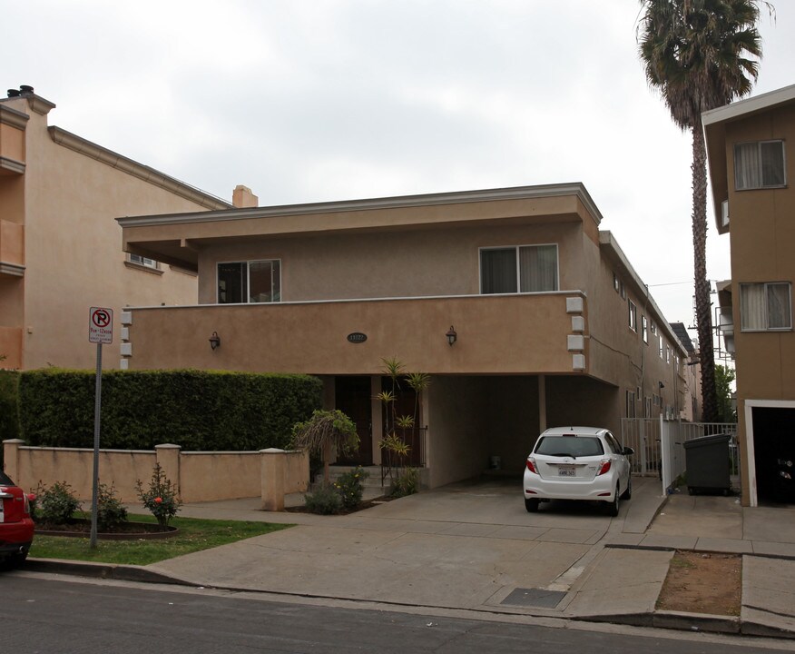 11822 Gorham Ave in Los Angeles, CA - Foto de edificio