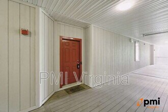 5317 Warminster Dr in Virginia Beach, VA - Building Photo - Building Photo