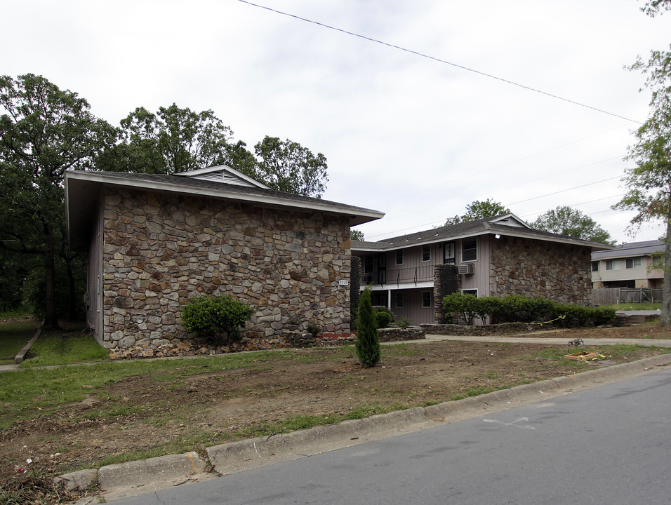 2225 Fendley Dr in North Little Rock, AR - Building Photo