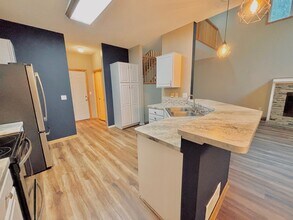 60x Crane Creek Ln in Eagan, MN - Building Photo - Building Photo