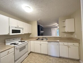 410 Bubble Creek Ct in Fayetteville, NC - Building Photo - Building Photo