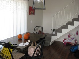 11311 Huston St in North Hollywood, CA - Building Photo - Interior Photo