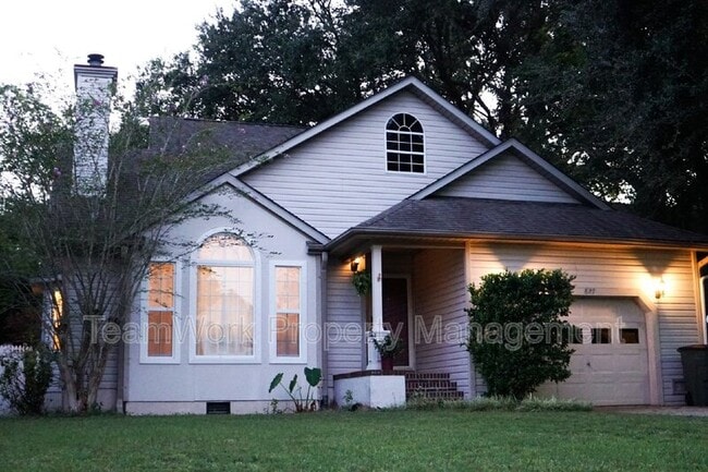 property at 827 Harbor Pl Dr