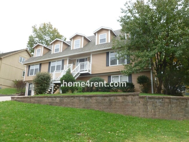 property at 113 NW Hackberry St
