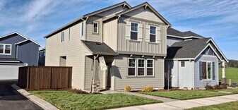 31741 NW Blake Terr in North Plains, OR - Building Photo