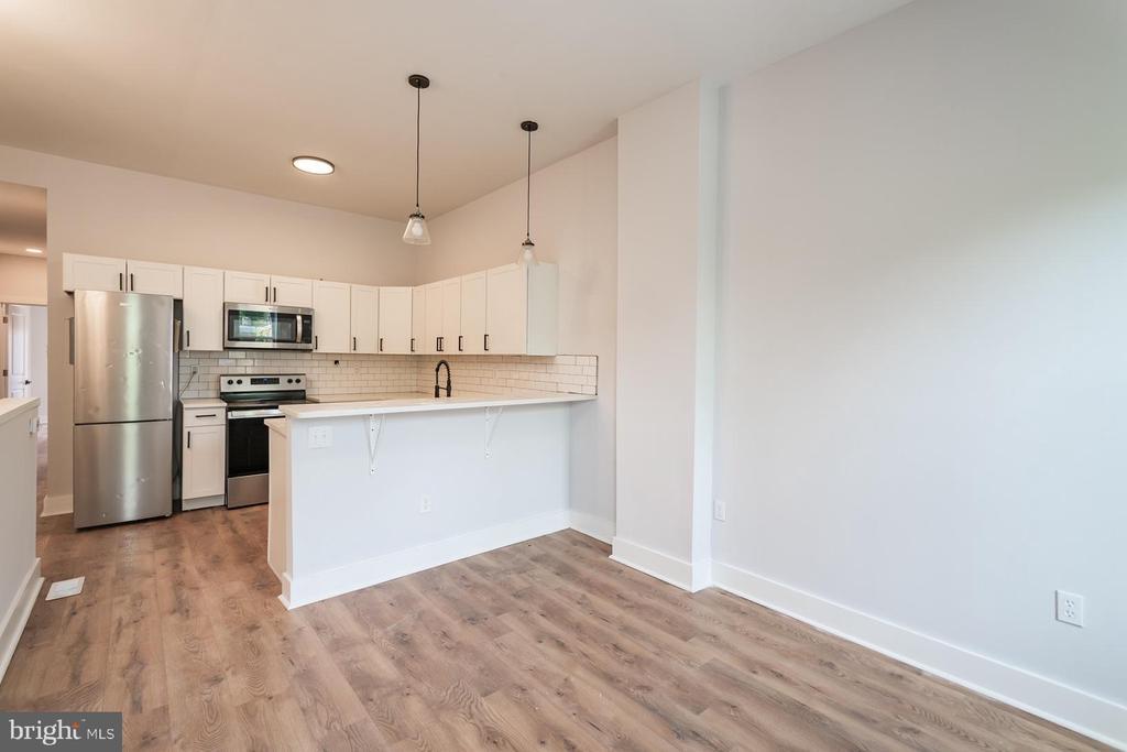 5111 Willows Ave in Philadelphia, PA - Building Photo