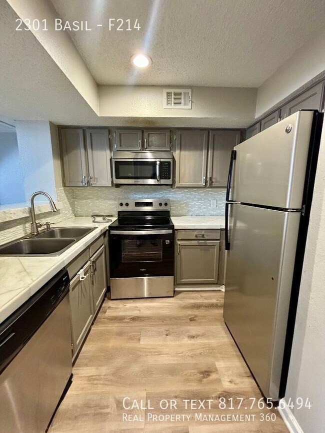 2301 Basil Dr in Arlington, TX - Foto de edificio - Building Photo