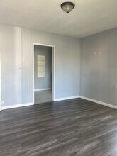 6415 S Van Ness Ave in Los Angeles, CA - Building Photo - Building Photo
