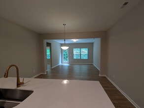 Room in Townhome on Reeves St in Charlotte, NC - Building Photo - Building Photo