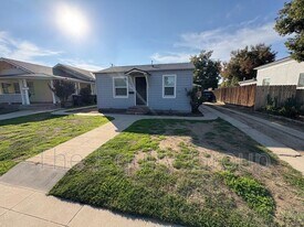 719 S Church St in Visalia, CA - Building Photo