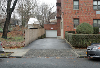 Summit House in Mount Vernon, NY - Foto de edificio - Building Photo