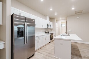 The Reserve at Ritchie Ranch in Visalia, CA - Building Photo