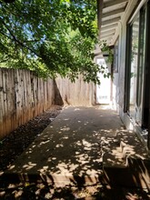 1616 Willis St-Unit -Unit 2 in Redding, CA - Foto de edificio - Building Photo
