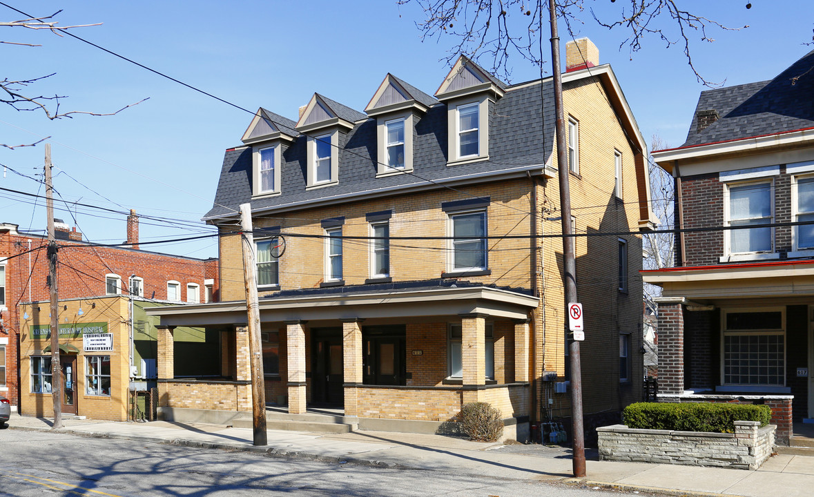 613 Greenfield Ave in Pittsburgh, PA - Building Photo