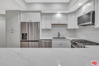 4477 Woodman Ave in Los Angeles, CA - Building Photo - Building Photo