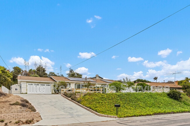 property at 255 Camino Del Cerro Grande