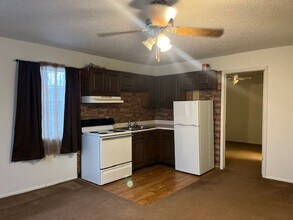 1542 Bella Vista Rd in Bentonville, AR - Building Photo - Building Photo