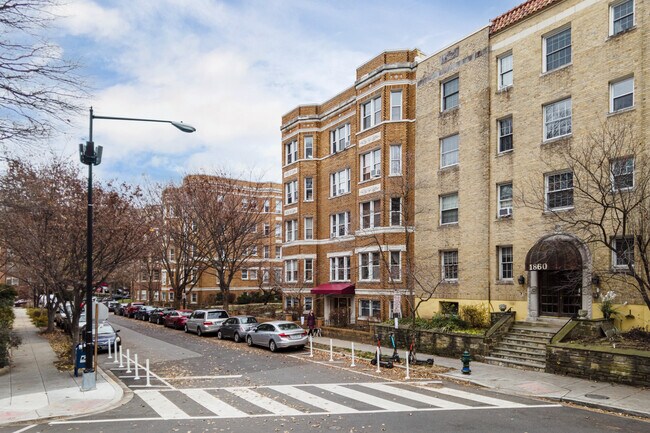 1820 Clydesdale Pl NW in Washington, DC - Building Photo - Building Photo