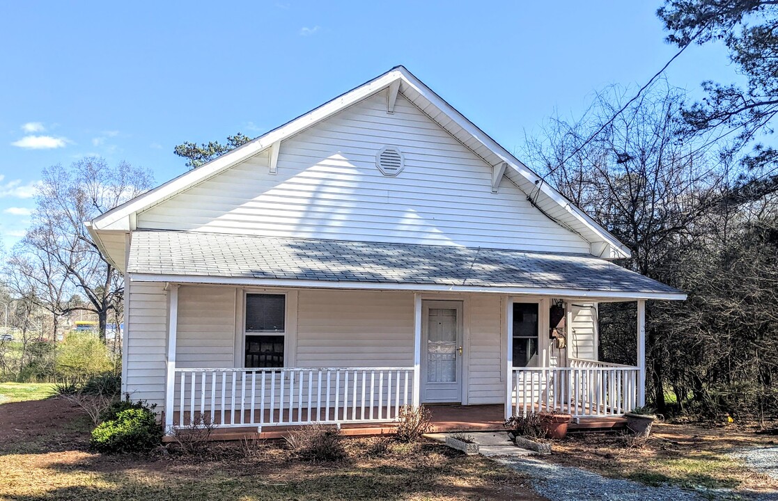 324 Toomer Loop Rd in Pittsboro, NC - Building Photo