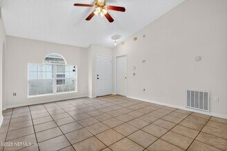 2042 Wiley Oaks Ln in Jacksonville, FL - Foto de edificio - Building Photo