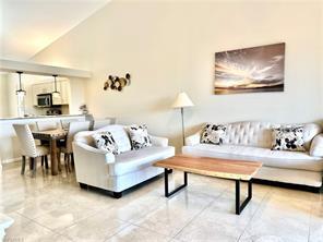 320 Robin Hood Cir-Unit -202 in Naples, FL - Building Photo - Building Photo