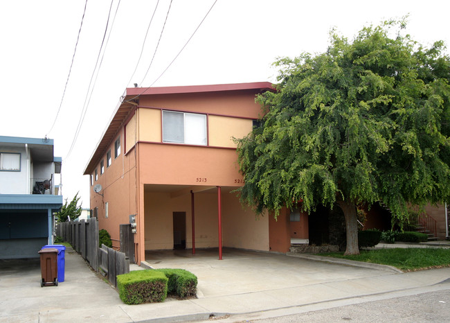 Richmond Fourplex in Richmond, CA - Foto de edificio - Building Photo