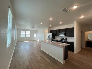 417 Jean St in Seguin, TX - Building Photo - Building Photo