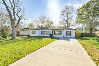 1206 Houston Ave in Pasadena, TX - Building Photo - Building Photo