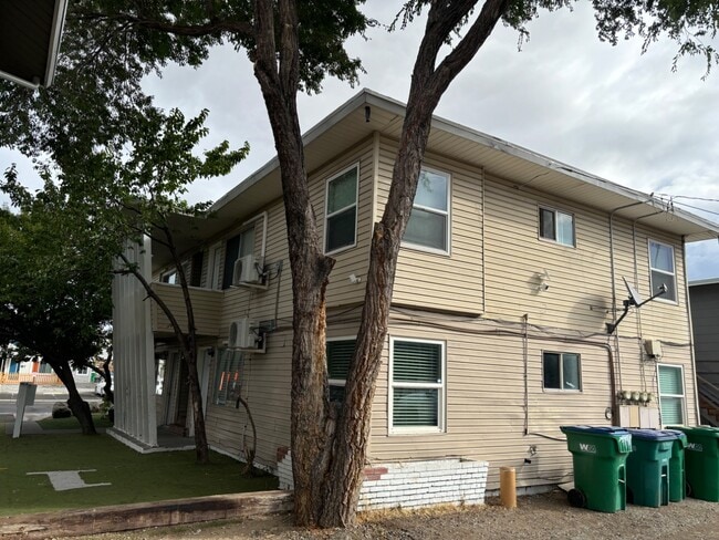 590 Denslowe Dr in Reno, NV - Building Photo - Building Photo