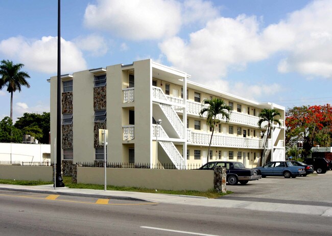 835 SW 1st St in Miami, FL - Foto de edificio - Building Photo