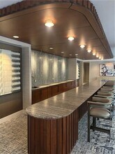 2575 Peachtree Rd in Atlanta, GA - Foto de edificio - Building Photo