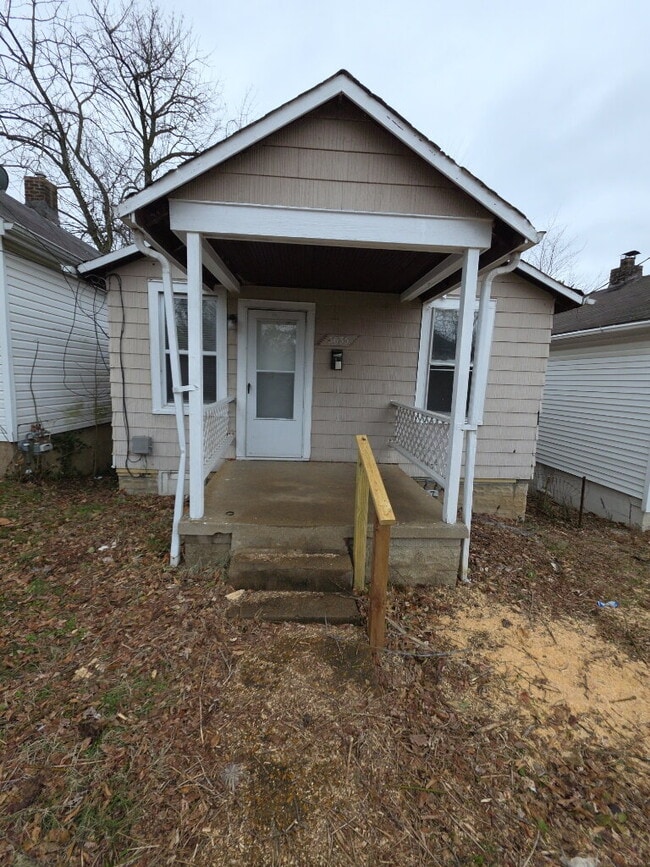 5635 Hodiamont Ave in Jennings, MO - Foto de edificio - Building Photo