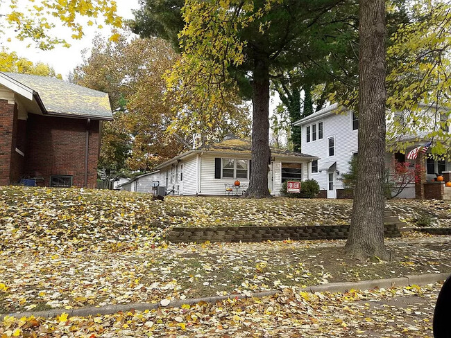 property at 649 W Vine St