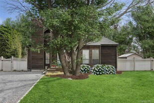 131 Lewis Rd in East Quogue, NY - Building Photo