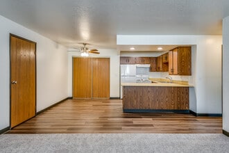 Fairway Apartments in Oshkosh, WI - Foto de edificio - Interior Photo