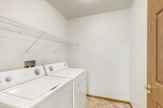 Platinum Valley Apartments in Sioux Falls, SD - Building Photo - Building Photo
