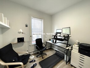 266 Windsor St, Unit 2R in Cambridge, MA - Foto de edificio - Building Photo