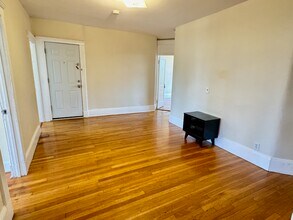 1682 Commonwealth Ave in Boston, MA - Foto de edificio - Building Photo