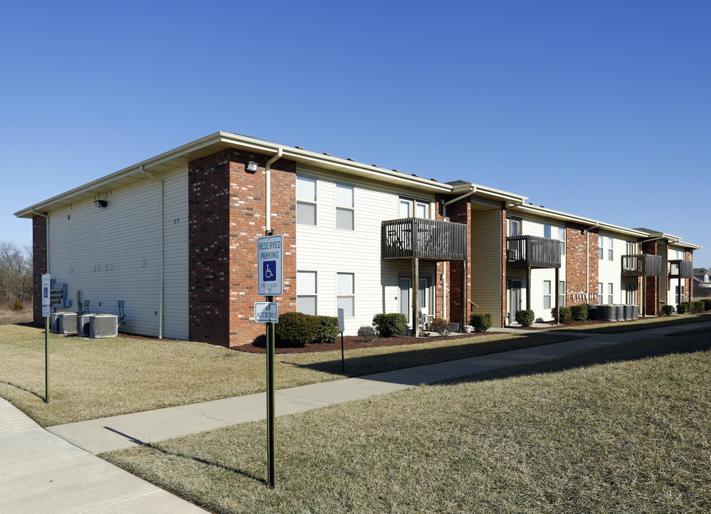 Ozark Mountain Apartmets in Ozark, MO - Building Photo