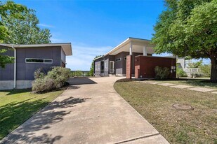 5334 Sendero Hills Pkwy in Austin, TX - Building Photo