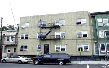 517-519 12th St in Union City, NJ - Building Photo - Building Photo