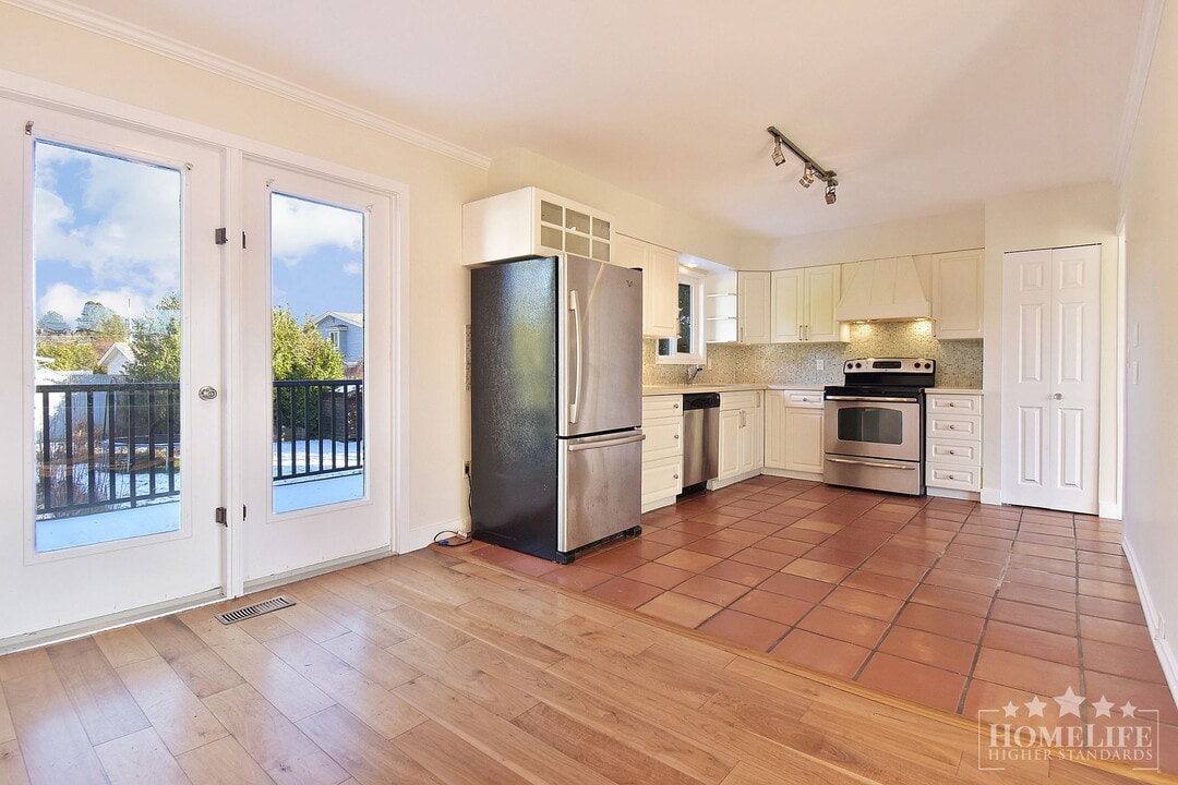 1522 Kerfoot Rd in White Rock, BC - Building Photo