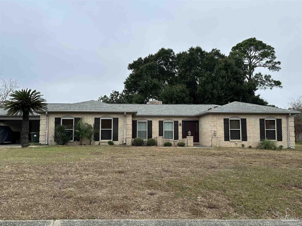 6809 White Oak Dr in Pensacola, FL - Building Photo