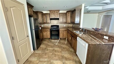 22 Quail Ave in McAllen, TX - Building Photo - Building Photo