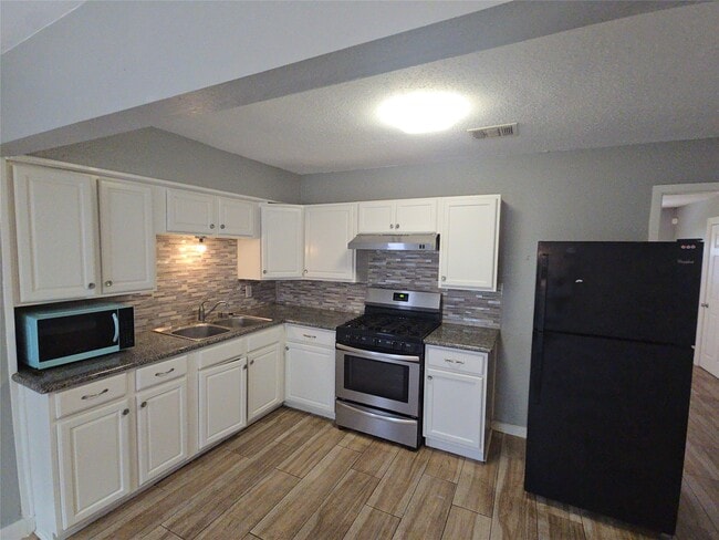 5115 Balkin St in Houston, TX - Building Photo - Building Photo