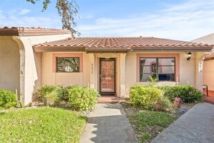 9677 86th Ave in Seminole, FL - Building Photo