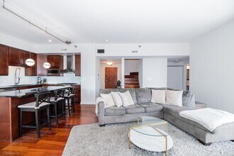 4350 N Broadway in Chicago, IL - Building Photo - Building Photo