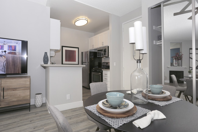 URBANLUX FLEUR PREMIUM in Los Angeles, CA - Foto de edificio - Interior Photo
