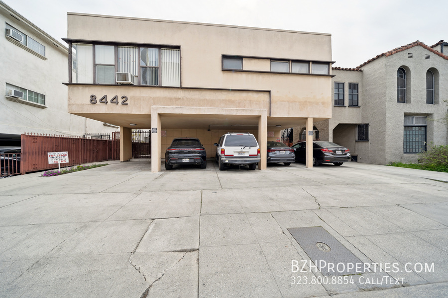 8440 Blackburn Ave in Los Angeles, CA - Building Photo